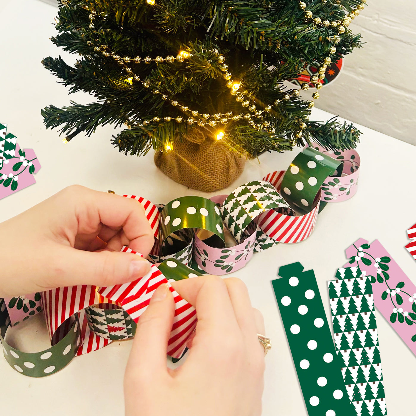Paper Chain Kit - Christmas Trees, Mistletoe and Spots &amp; Stripes
